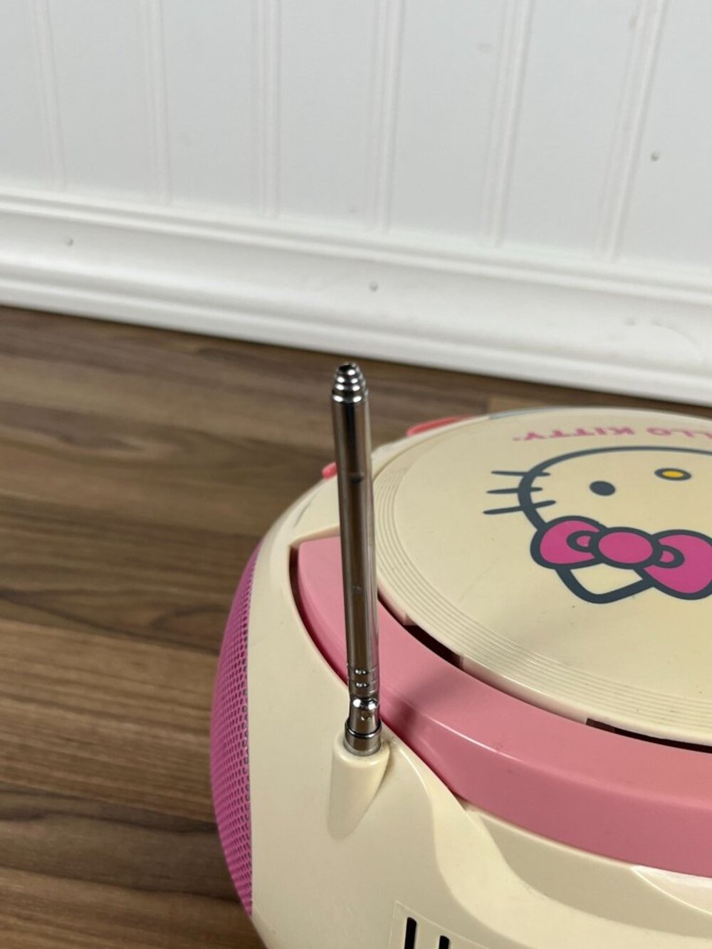 Hello Kitty Pink KT2024A Stereo AM /FM CD Player Boombox Radio For Parts Read. - Picture 8 of 10